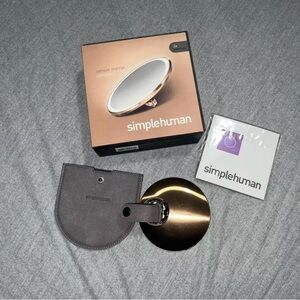 Simple Human Compact Mirror